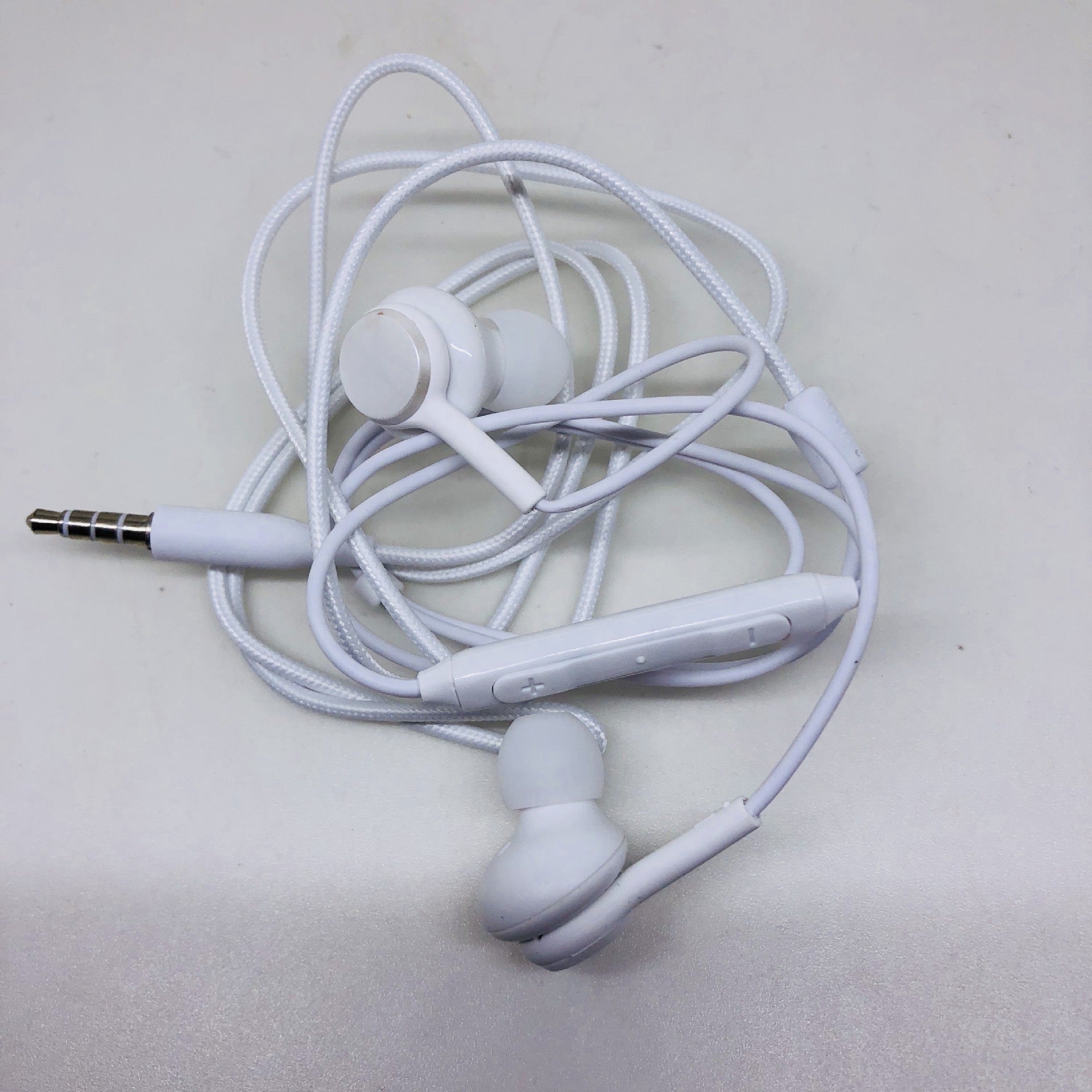 Apply Samsung S8 headphones S10 earphone in-ear wire tuning general use with Menylon knitting AKG headphones white