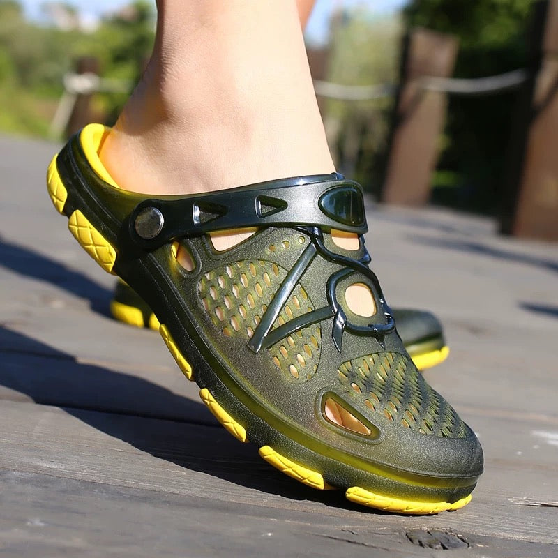 outdoor men's slip-on sandals with open-toe design, suitable for beachwear, available for both men and women, couple style, soft sole, non-slip, breathable, suitable for outdoor use.